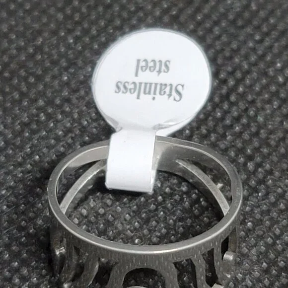 R40. Stainless Steel Ring. - Picture 2 of 3